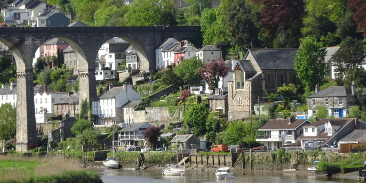View towards Calstock and the magnificent railway viaduct